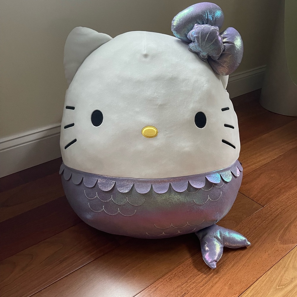 Hello Kitty Squishmallow